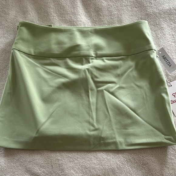 Green skirt - Picture 5 of 8